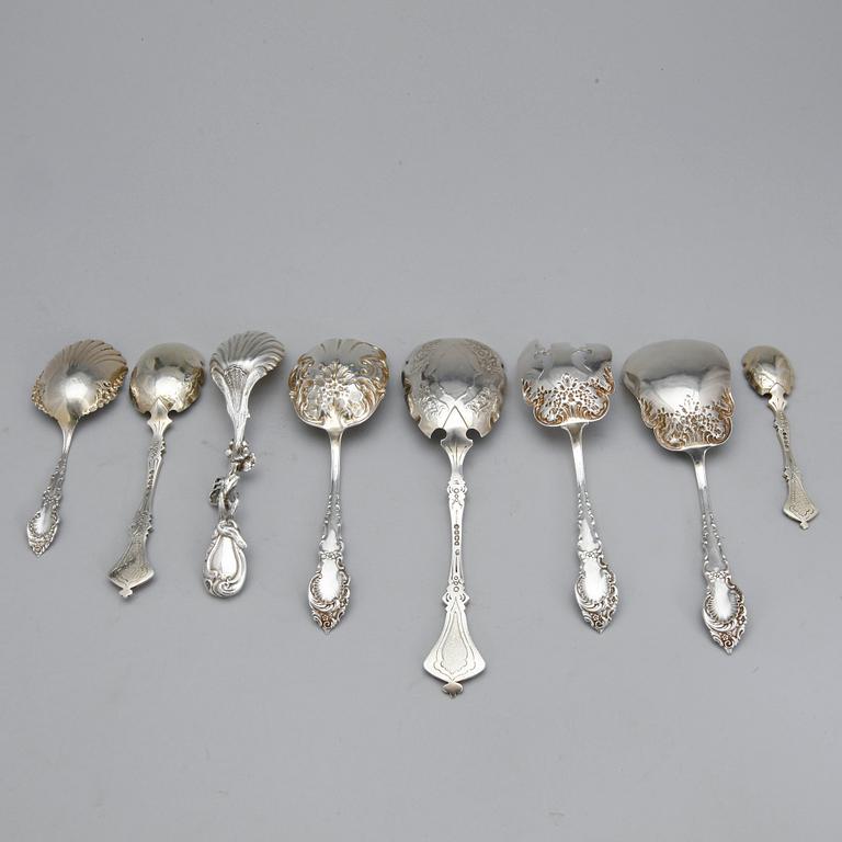 PARTI SKEDAR, silver, eklektisk- resp rokokostil, mest London och 1800-tal. Tot ca 830 gram.