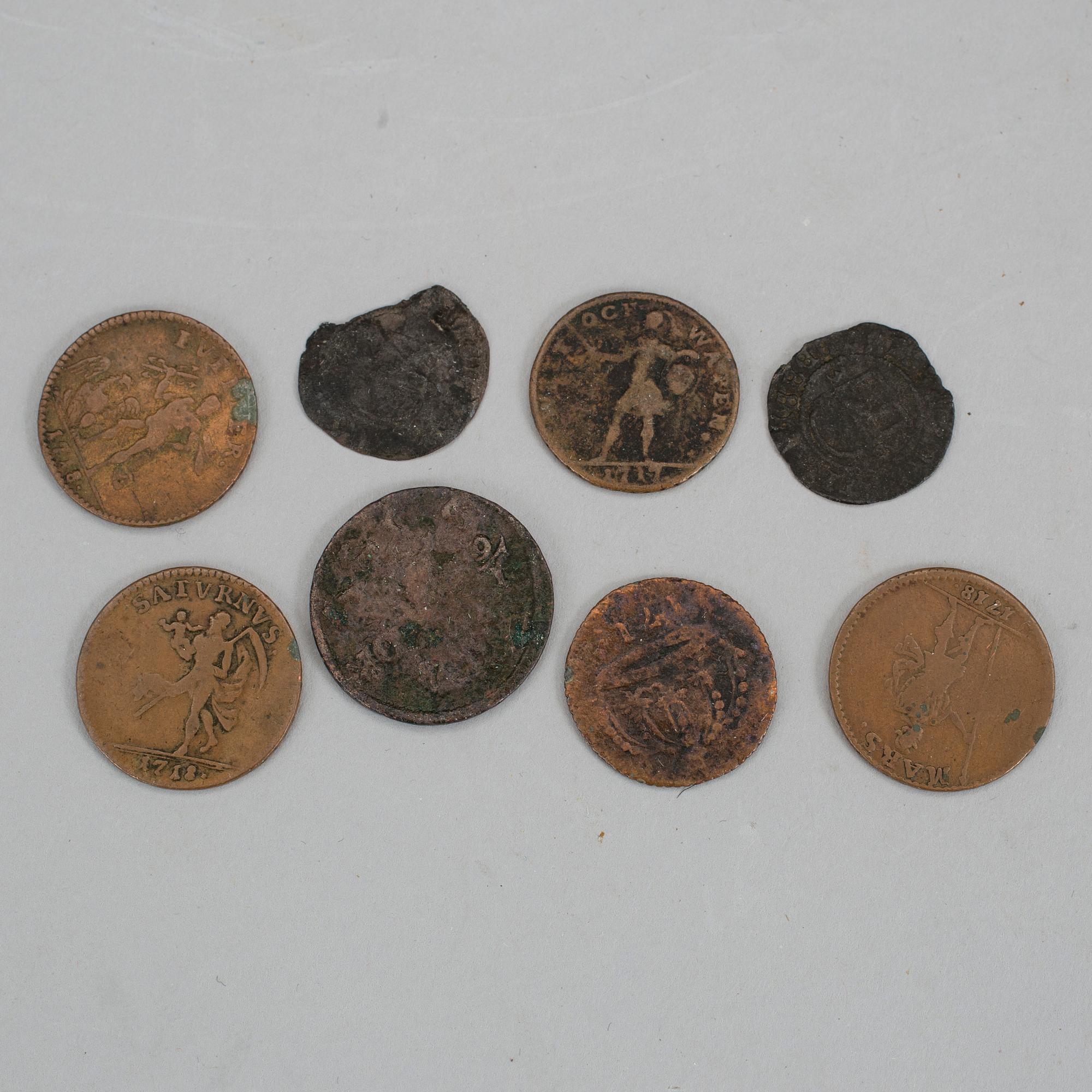 KOPPARMYNT, 1500-1700-tal, bla 14 st nödmynt, Karl XII resp 2 öre Johan III.
