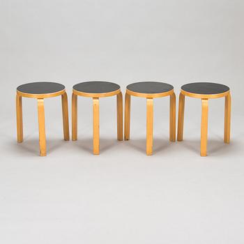 Alvar Aalto, klaffbord "DL82" och pallar, 4 st "60", för O.Y. Huonekalu-ja Rakennustyötehdas A.B 1900-talets mitt.