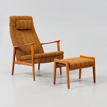 FÅTÖLJ MED FOTPALL, omkring 1900-talets mitt.
