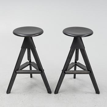 Konstantin Grcic, pallar, ett par, "Tom & Jerry, The Wild Bunch stool", Magis, formgiven 2012.