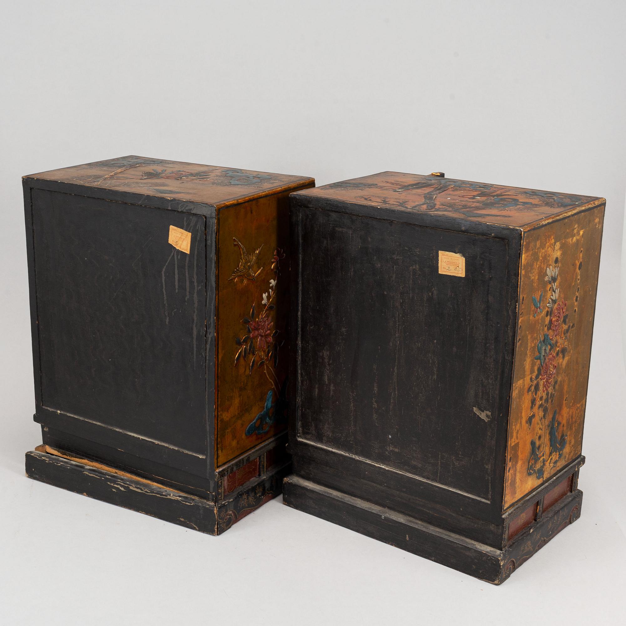 A pair of chinese cabinets, 20th Century.