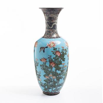 Vas, cloisonné på koppar, Japan, Meiji/Taishō, 1900-talets första del.
