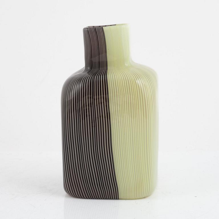 Carlo Scarpa, vase, glass, "Tessuto", Venini, Murano, Italy.