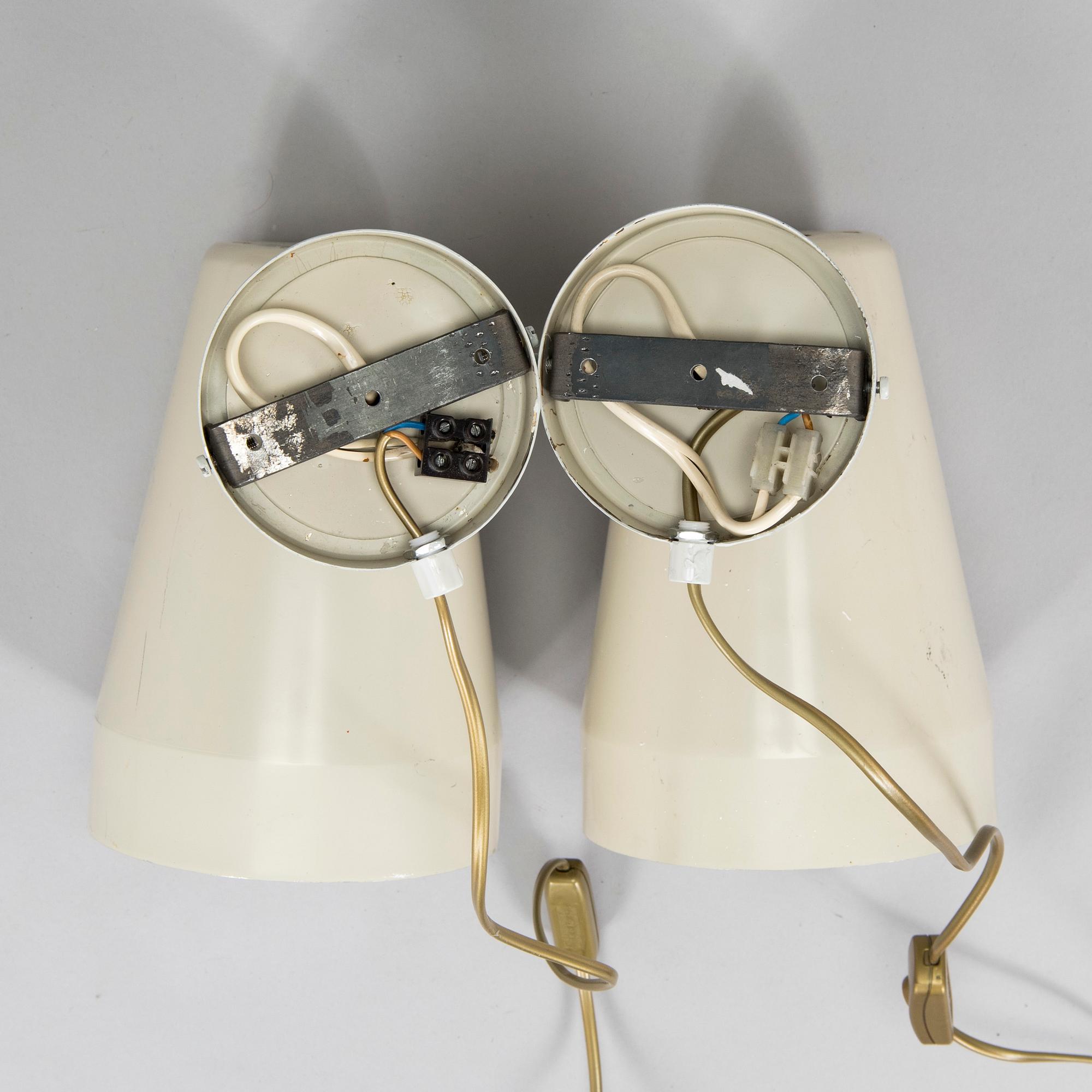 A pair of 1960s wall lights model AH 74, for Itsu.