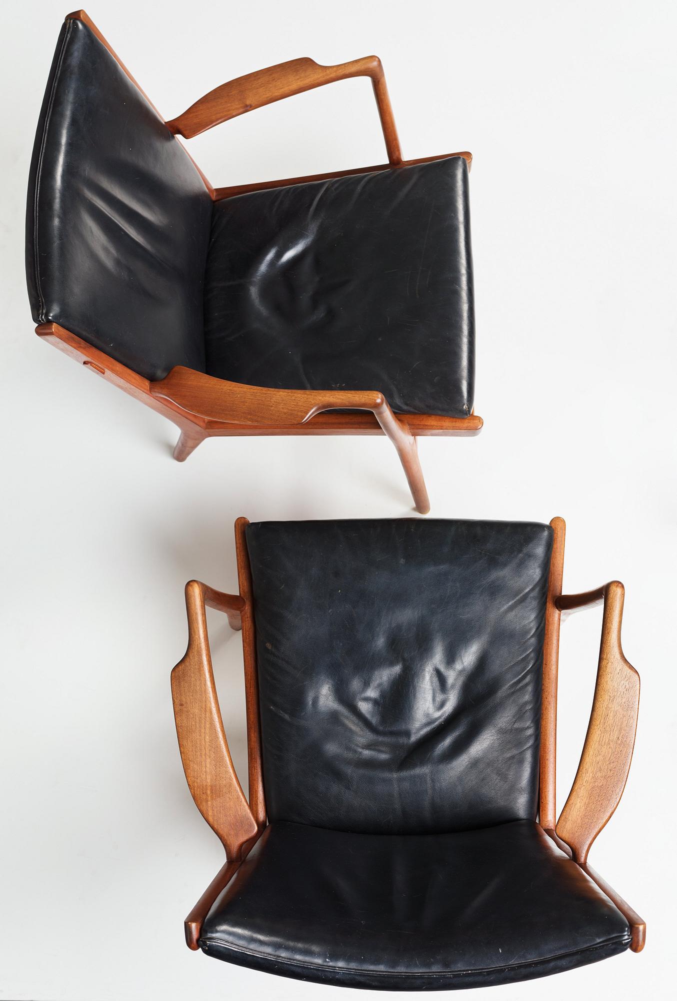 Hans J. Wegner, a pair of "AP16" teak and black leather armchairs, AP-stolen, Denmark 1950-60´s.