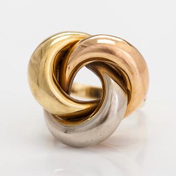 An 18K tri-colour gold ring.