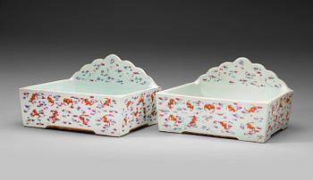 A pair of hand basins, Qing dynasty, early 20th century.