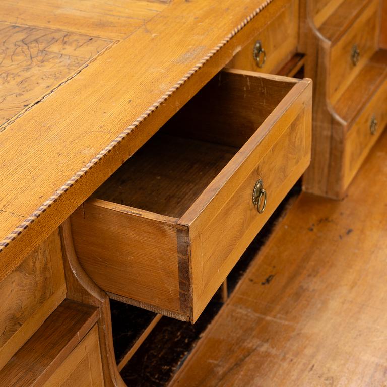 A slant-front chest of drawers, late Baroque style, 19th century.