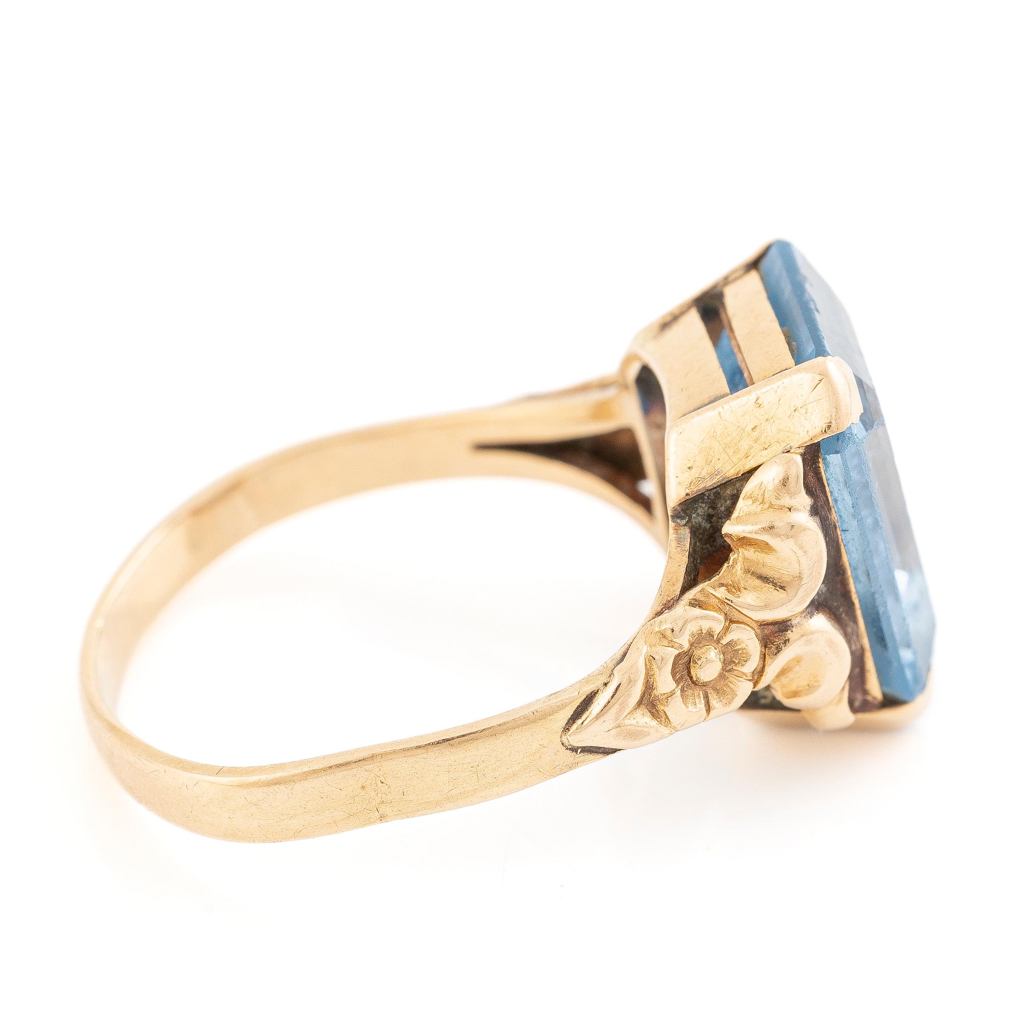 18K gold ring with a blue synthetic stone.