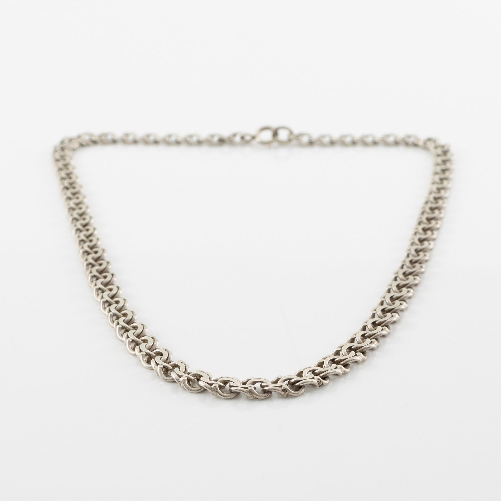 Necklace, graduated Bismarck link, silver.