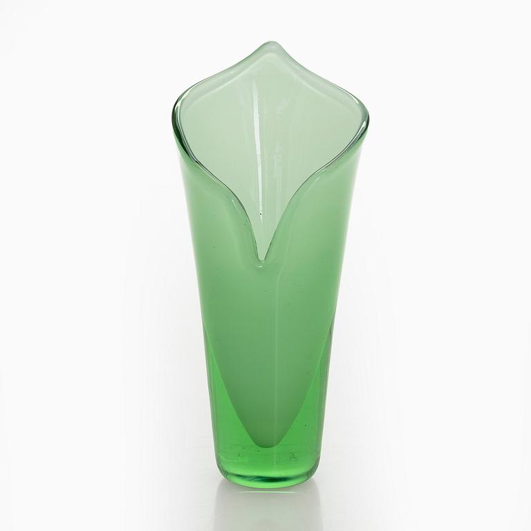 Gunnel Nyman, vas, "Calla", signerad Riihimäen Lasi Oy Gunnel Nyman. Formgiven 1946.