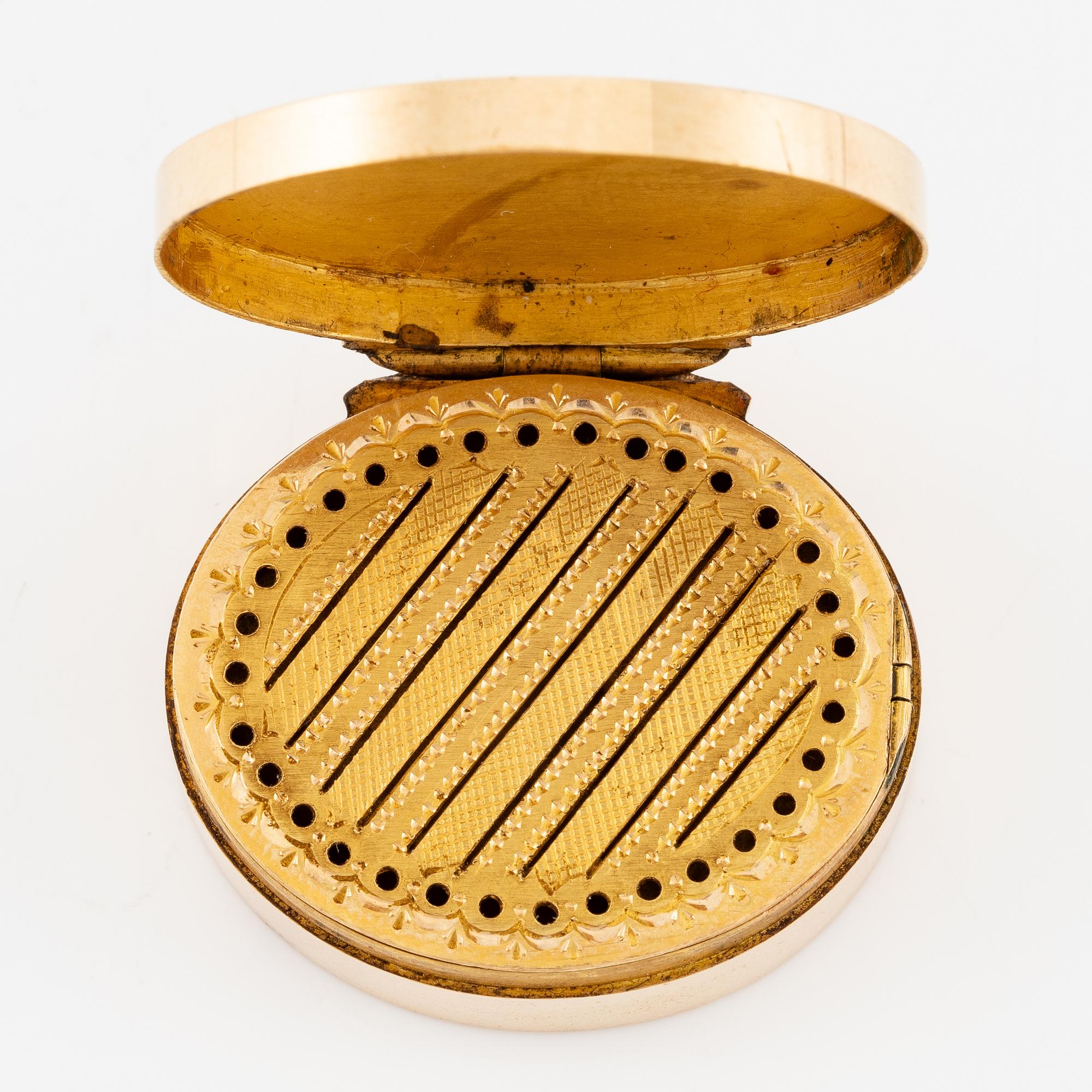 A Swedish 19th century 18K gold vinaigrette/scent box, mark of Isaac Malmborg, Stockholm 1814.
