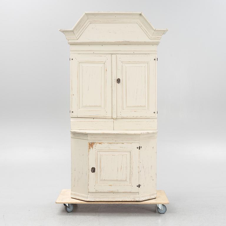 A cabinet, 18th/19th Century.