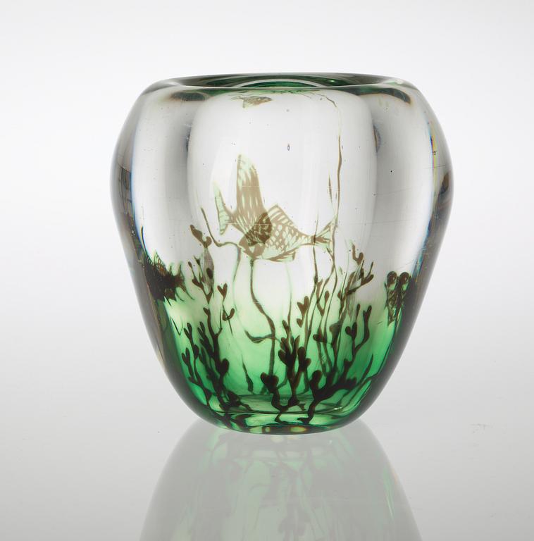 A Vicke Lindstrand 'fish graal' glass vase, Orrefors 1941.