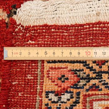 An antique Ziegler carpet, Sultanabad area. c. 401 x 337.5 cm.
