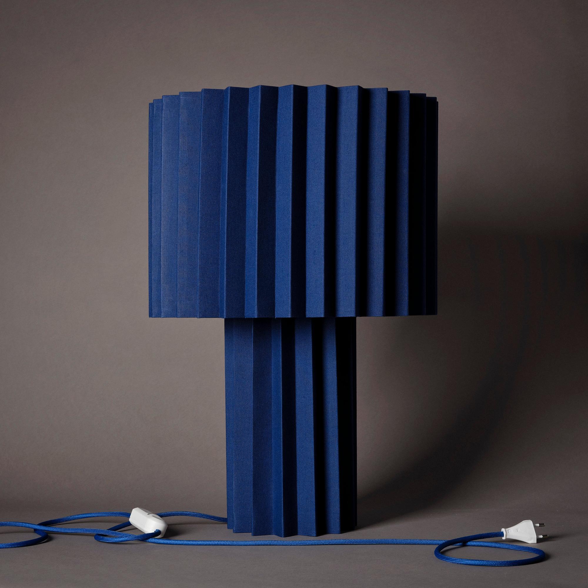 FOLKFORM, "L árt Plisse no 7", bordslampa, Studio Folkform 2022.