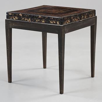 A lacquered table/box with liner, Qing dynasty, 19th Century.