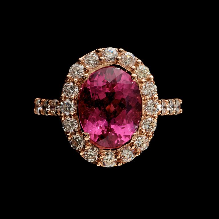 RING, turmalin 3.07 ct samt briljantslipade diamanter totalt 0.87 ct.