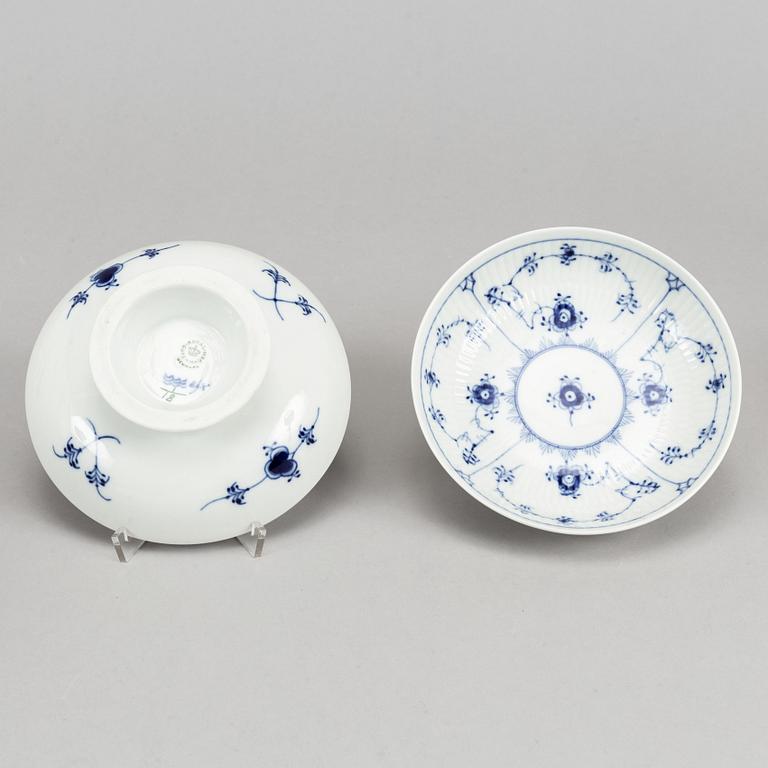 Royal Copenhagen, eight 'Musselmalet' footed dishes, Denmark.