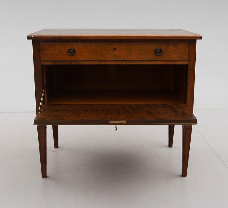 SERVERINGSSKÅP, 1900-talets första hälft.