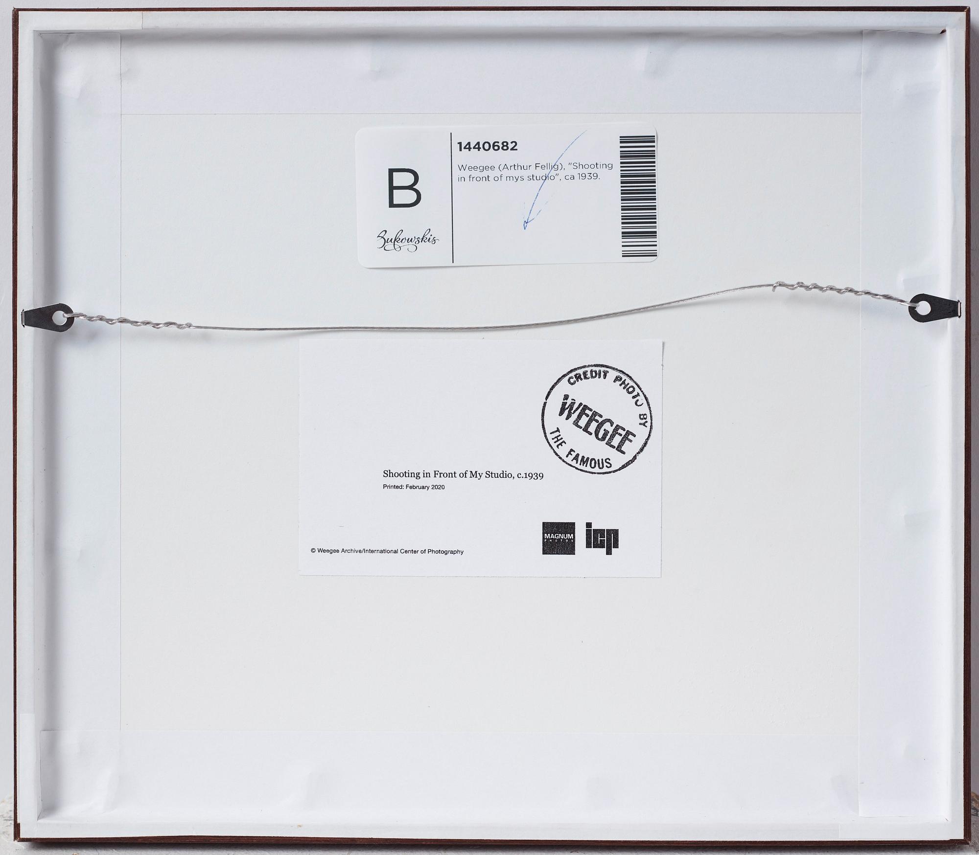 Weegee, "Shooting in front of my studio", ca 1939.