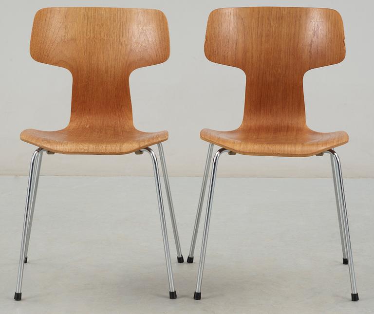 STOLAR, 2 st, modell 3105, Arne Jacobsen, Fritz Hansen, 1900-talets andra hälft.