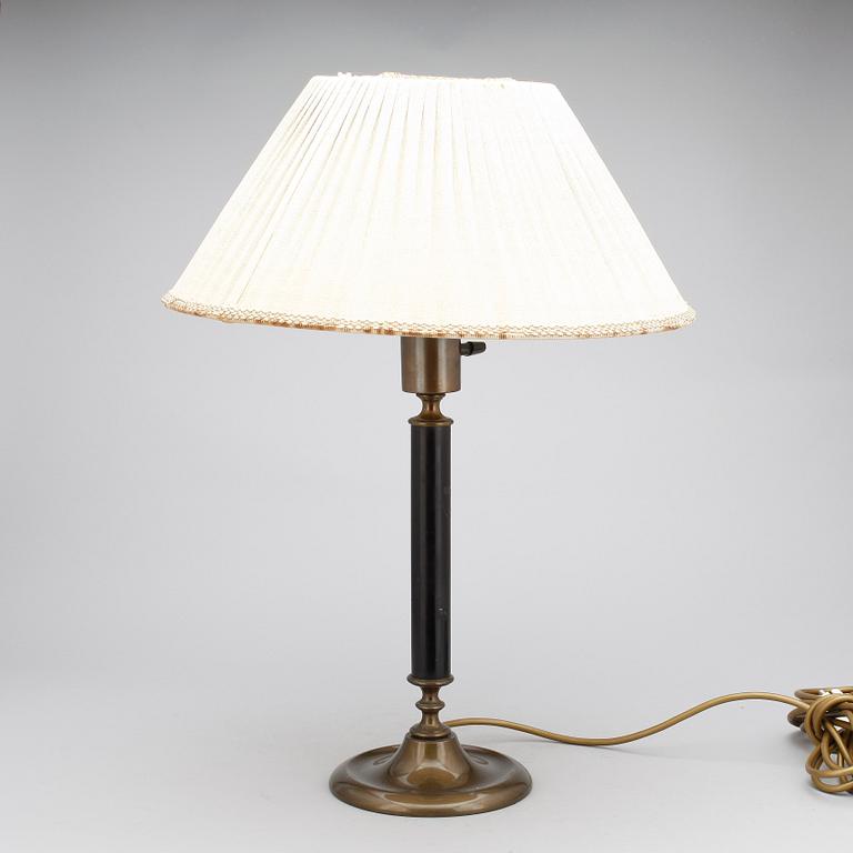 BORDSLAMPA, 1900-talets första hälft.