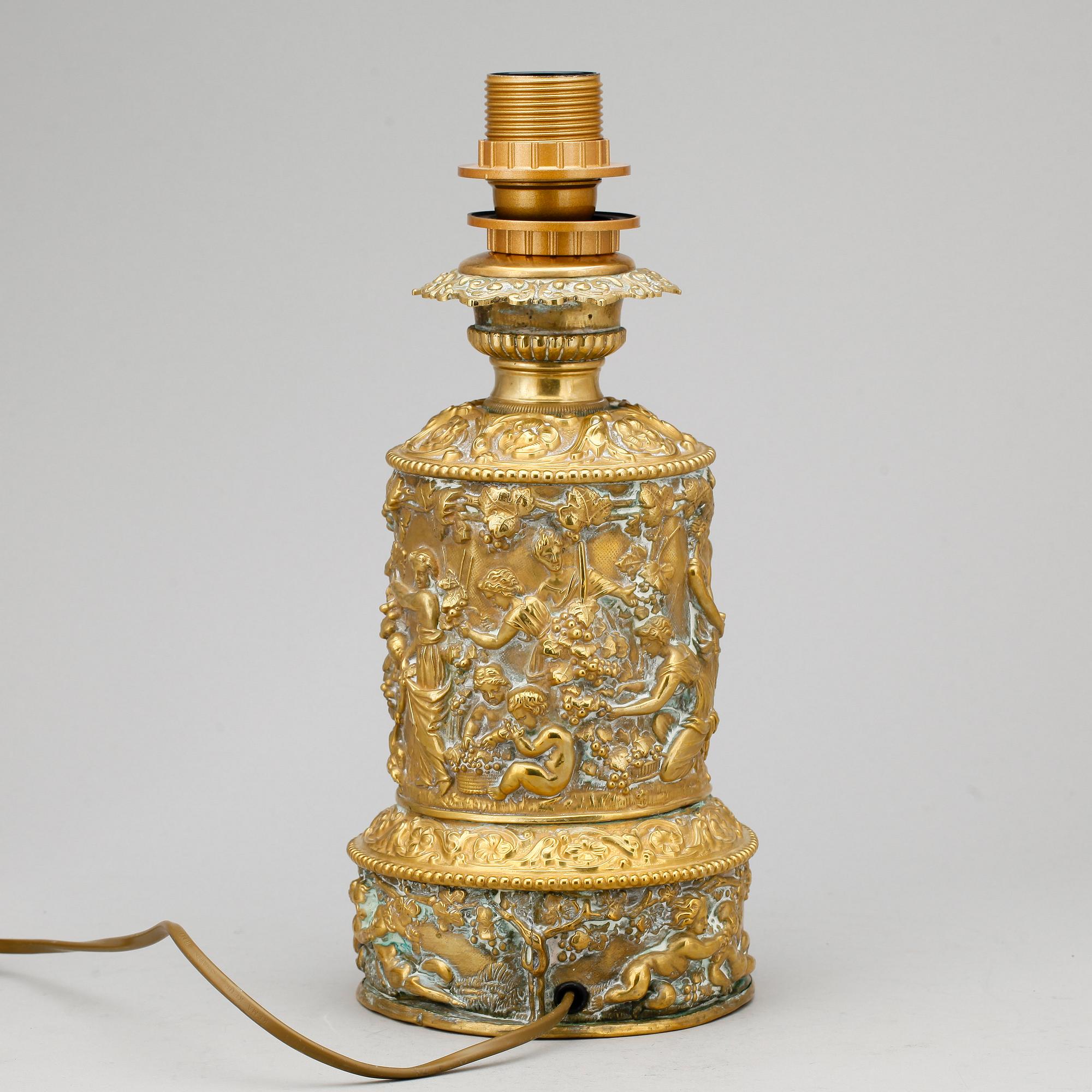 BORDSLAMPA, nyrenässansstil, 1900-tal.