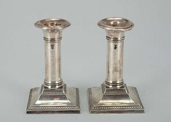 LJUSSTAKAR, ett par, sterling silver. Birmingham 1906. Tot. vikt 396 g.