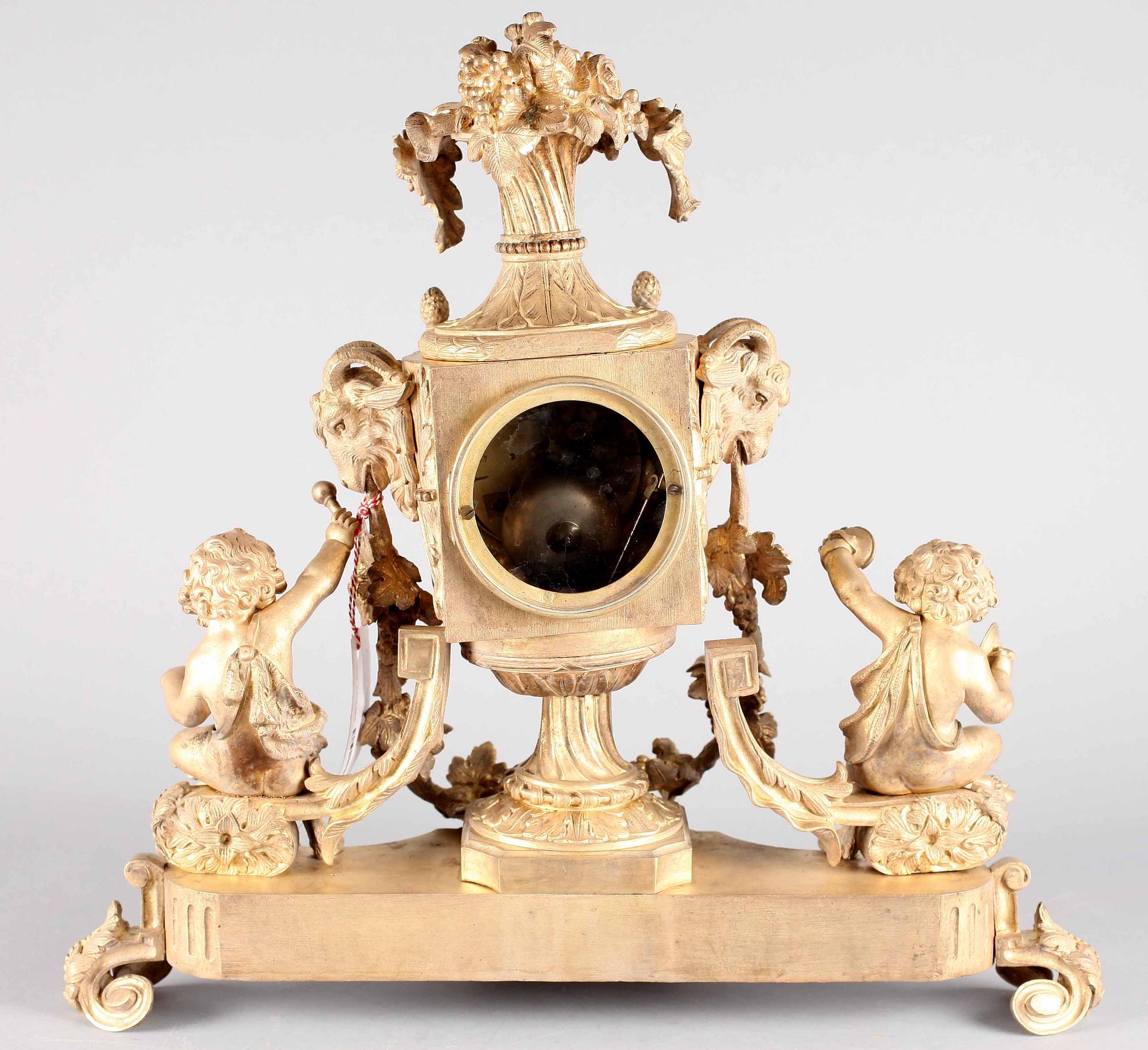 BORDSPENDYL, Louis XV-stil. Frankrike, 1800-tal.