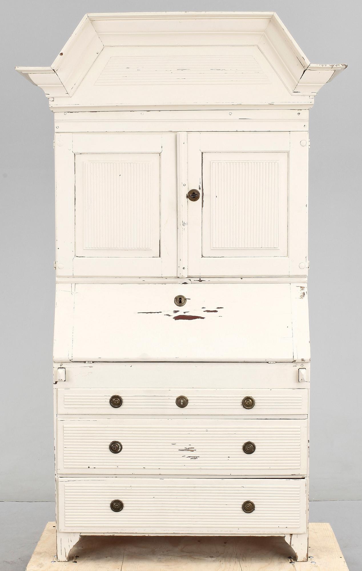 KRONSKÅP, gustavianskt provinsarbete, omkring 1800.