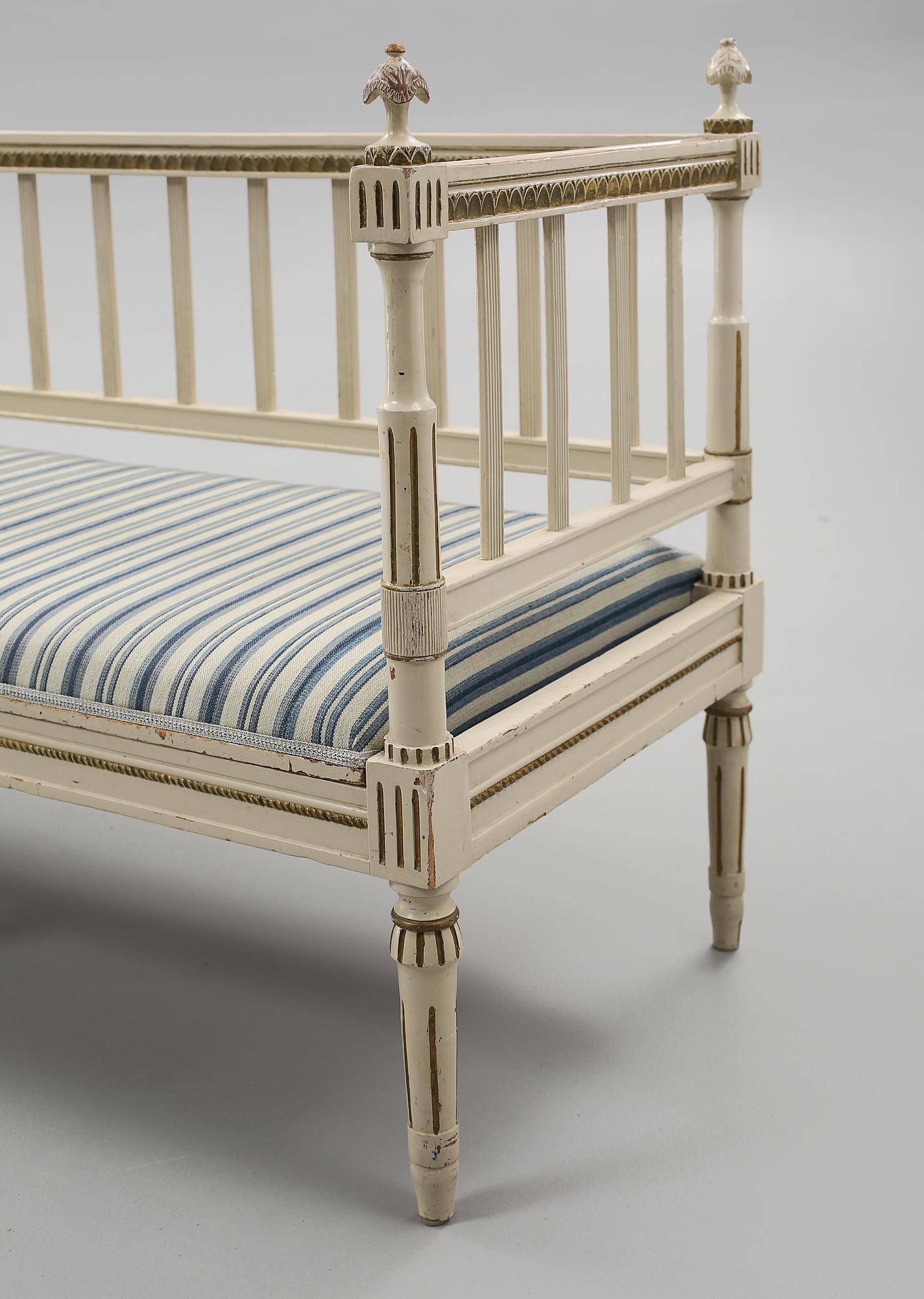 SOFFA, gustaviansk stil, omkring år 1900.
