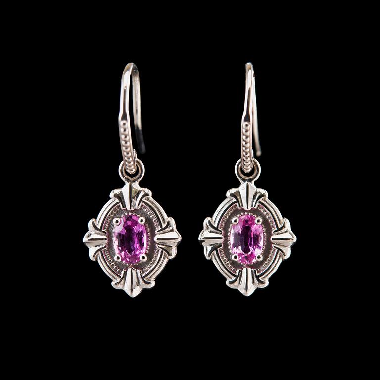 A PAIR OF EARRINGS, Madagascan pink sapphires 1.20 ct. 14K white gold.