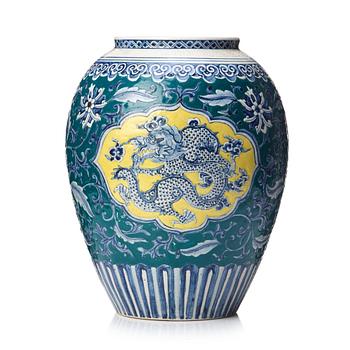 A dragon and phoenix vase, Qing dynasty, 19th Century.