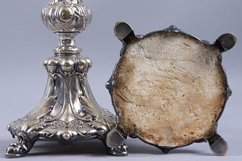 LJUSSTAKAR, ett par, nysliver, nyrokoko, 1800/1900-tal.