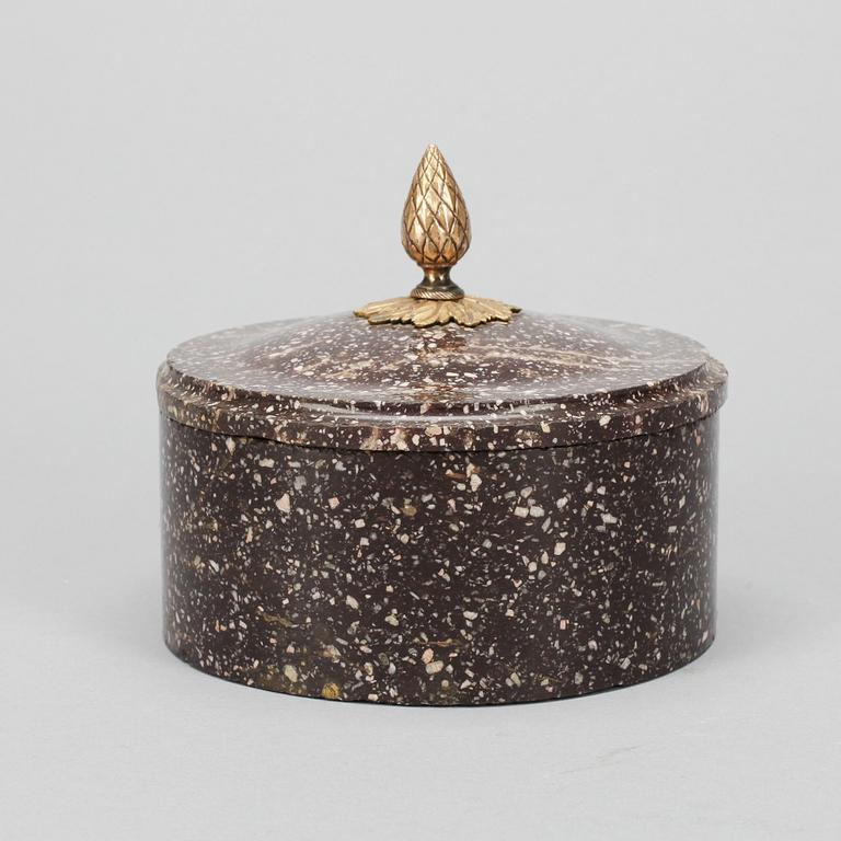 SMÖRASK, porfyr, Empire, 1800-tal.