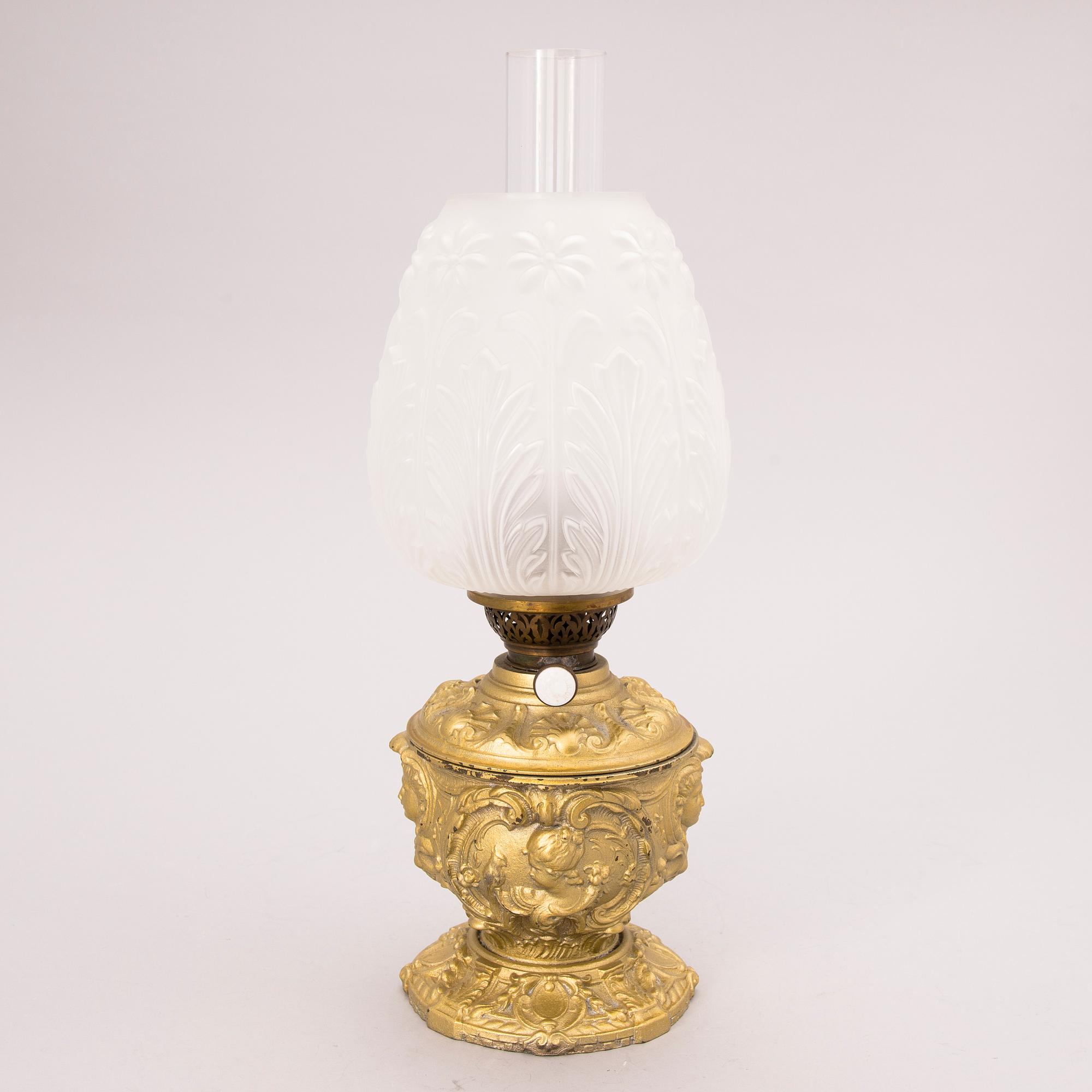 FOTOGENLAMPA, målad vitmetall glas och mässing, 1900-tal.