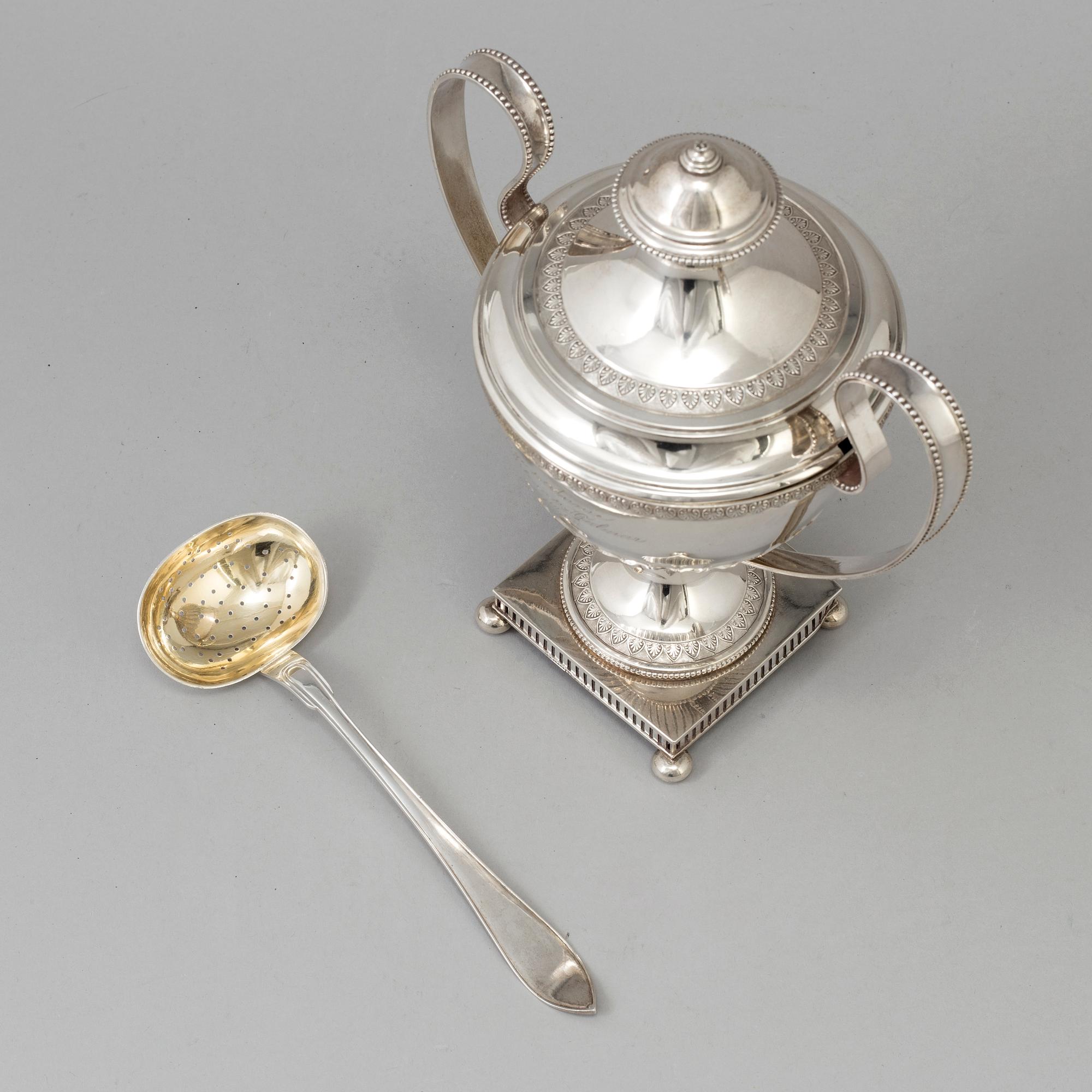 A bowl with a lid and a spoon for sugar, silver. Including CG Hallberg, Stockholm 1900. Total weight 484 grams.