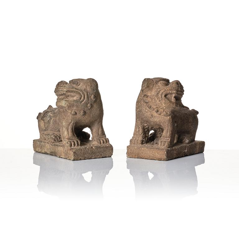 A pair of stone sculptures of buddhist lions, Qing dynasty (1664-1912).