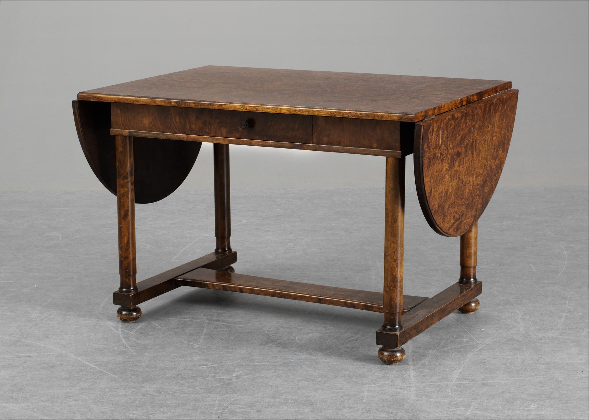 NORDISKA KOMPANIET
Bord, 1928.