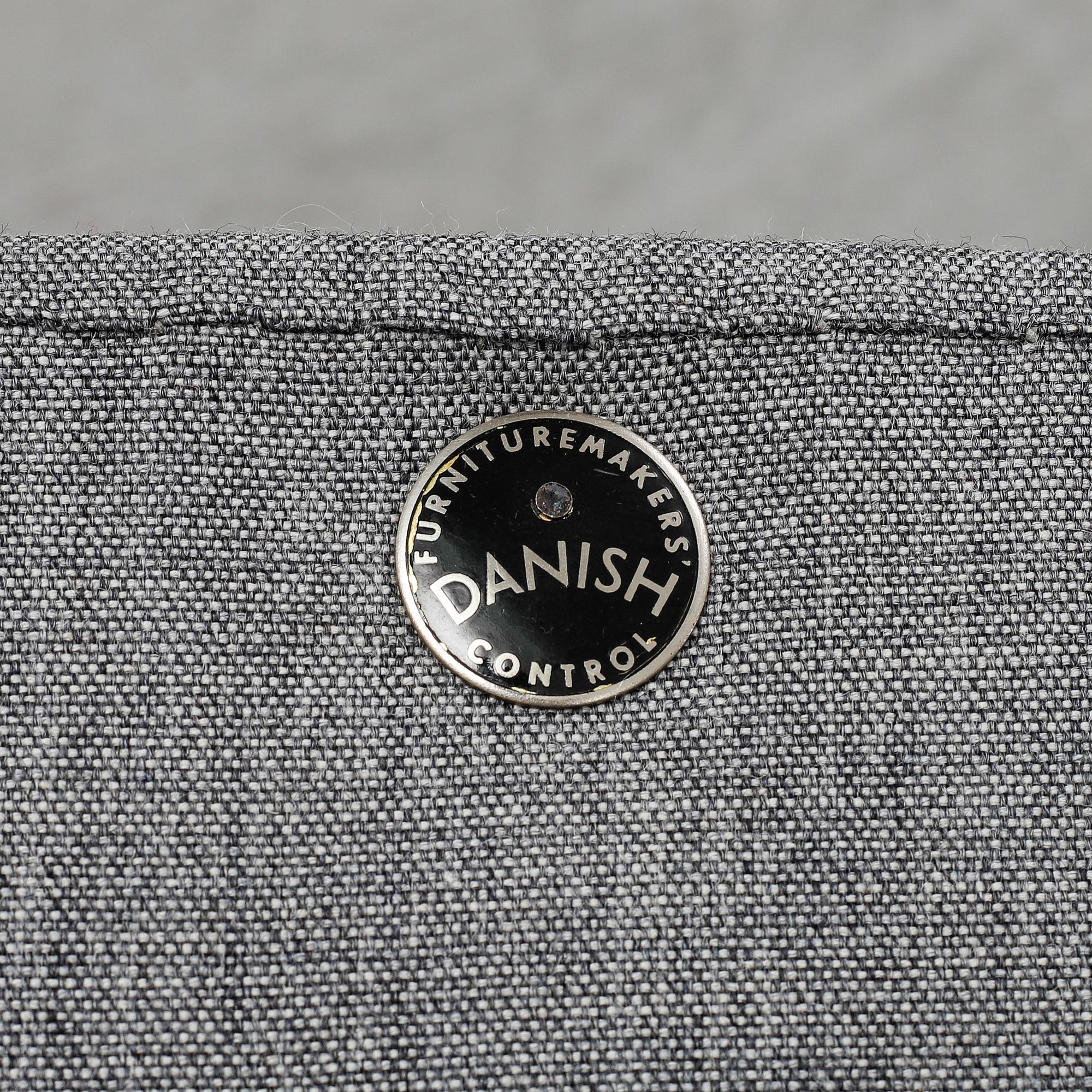 Hans J Wegner, a apir of 'Kastrup Airport Lounge Chair' for AP stolen.