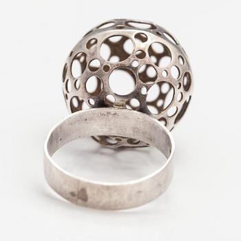 Liisa Vitali, Ring "Leppäkerttu", sterlingsilver. Westerback, Helsinki 1971.