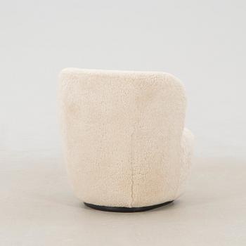 Space Copenhagen swivel armchair "Stay lounge chair" for Gubi Denmark, designed in 2015.