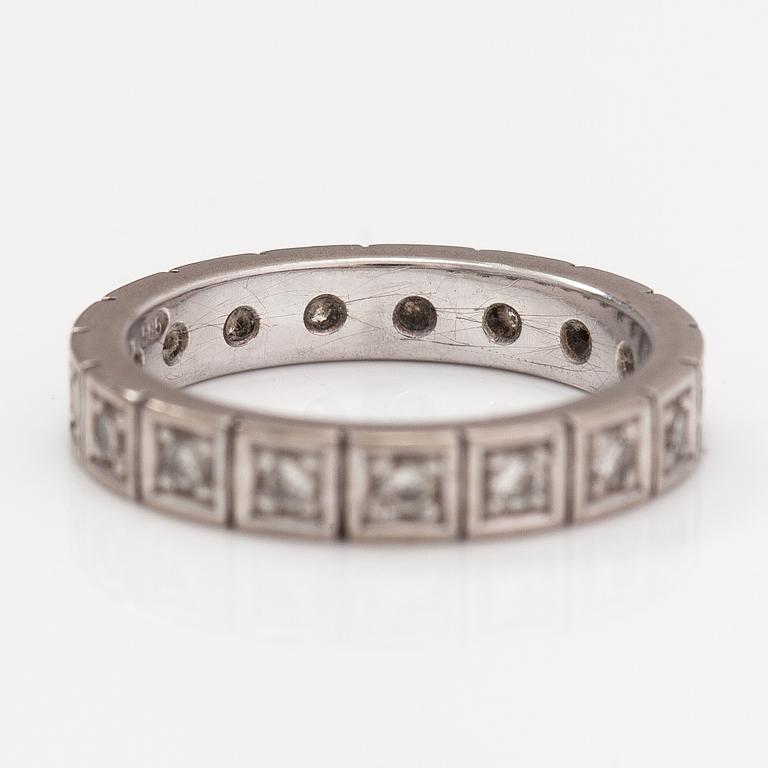 A 14K white gold ring with diamonds ca. 0.34 ct in total. Kultasarvi, Turku.