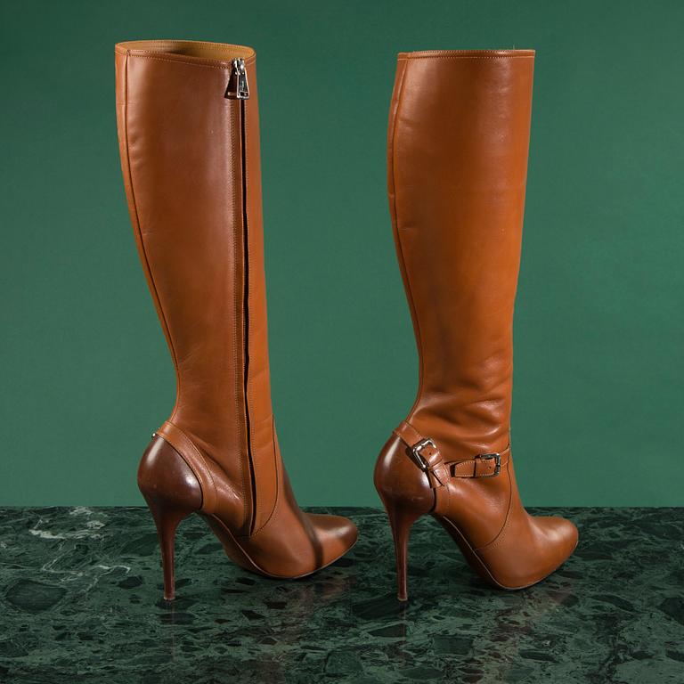 A pair of Ralph Lauren leather boots, size 9.