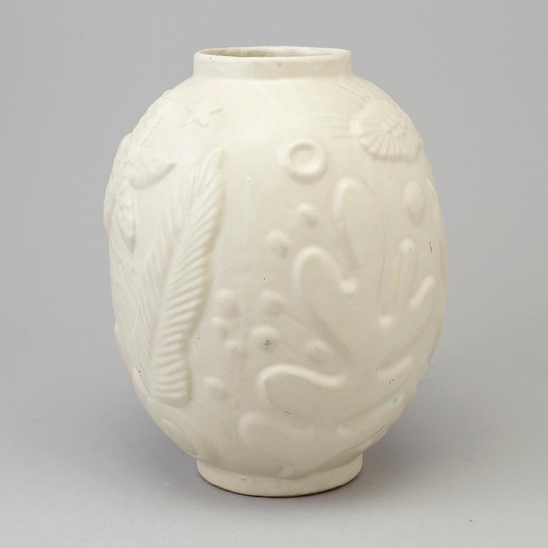 A mid 20th century glazed ceramic vase by Anna-Lisa Thomson för Upsala-Ekeby, unsigned.