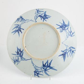 A blue and white dish, China, Qingdynasty, around 1900.