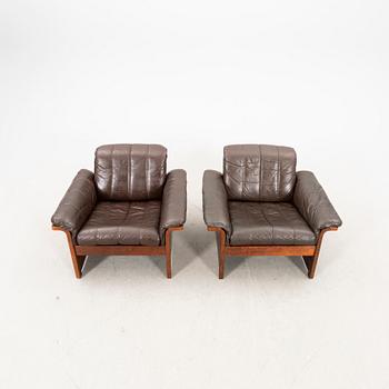 A pair of 1970s leather armchairs.