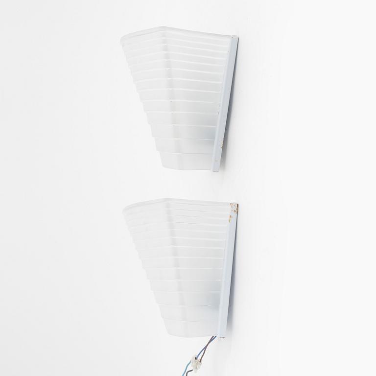 Angelo Mangiarotti, a pair of 'Pergamo 30' wall lights, Artemide, Italy.